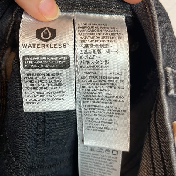 Levis Black Jean High Rise Shorts Size 30 - Picture 6 of 7